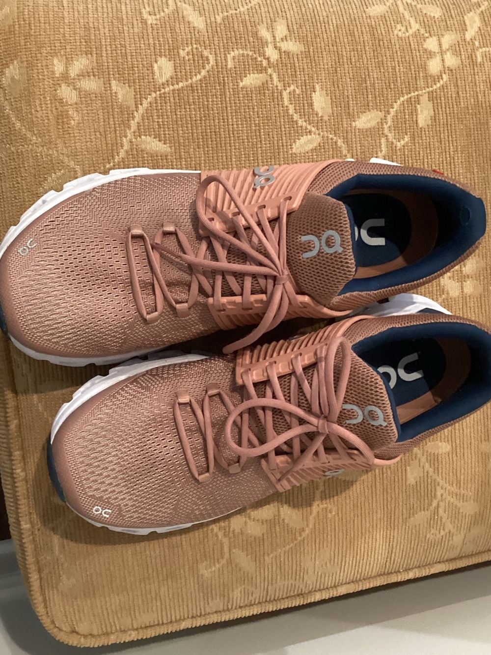 On Running Women’s Cloudrunner in Dusty Rose with Navy Accents